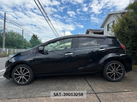 Toyota AQUA 2019-05 8651347-3