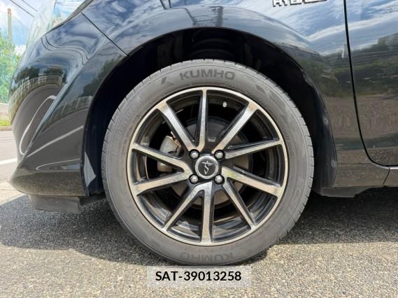 Toyota AQUA 2019-05 8651347-8
