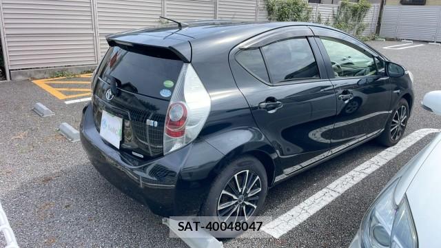 Toyota AQUA 2014-10 8651405-12