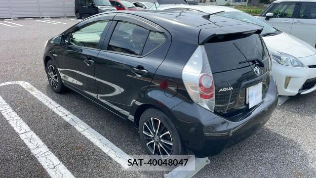 Toyota AQUA 2014-10 8651405-13
