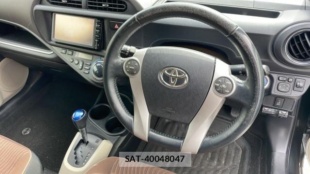 Toyota AQUA 2014-10 8651405-16