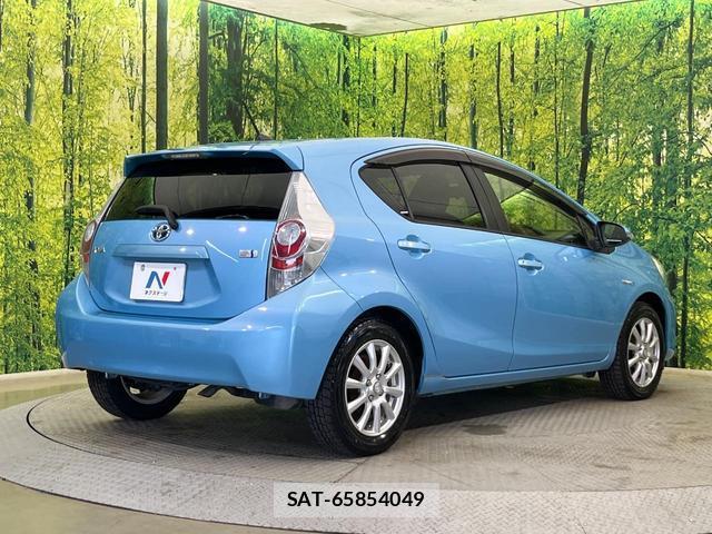 Toyota AQUA 2014-10 8651517-16