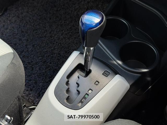 Toyota AQUA 2013-08 8651677-10