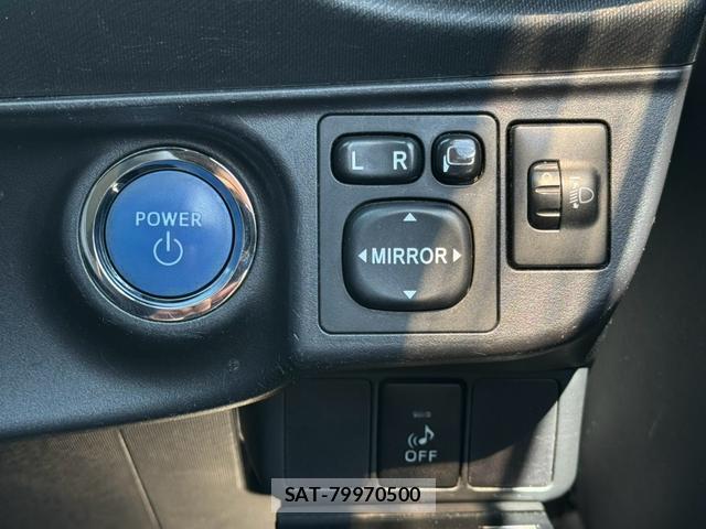Toyota AQUA 2013-08 8651677-12