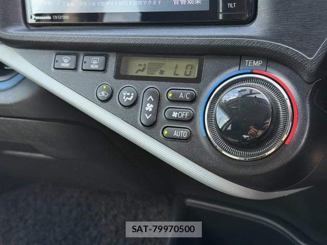 Toyota AQUA 2013-08 8651677-15