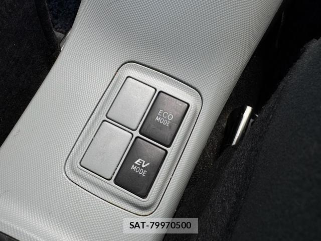Toyota AQUA 2013-08 8651677-16