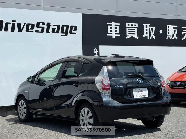 Toyota AQUA 2013-08 8651677-4