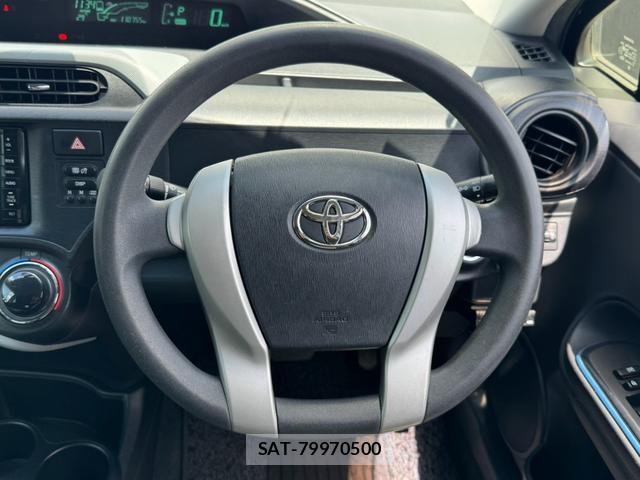 Toyota AQUA 2013-08 8651677-8