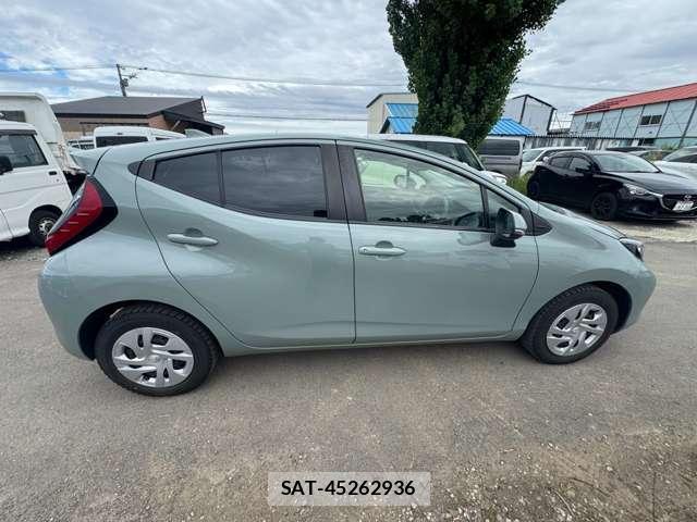 Toyota AQUA 2022-07 8651783-11