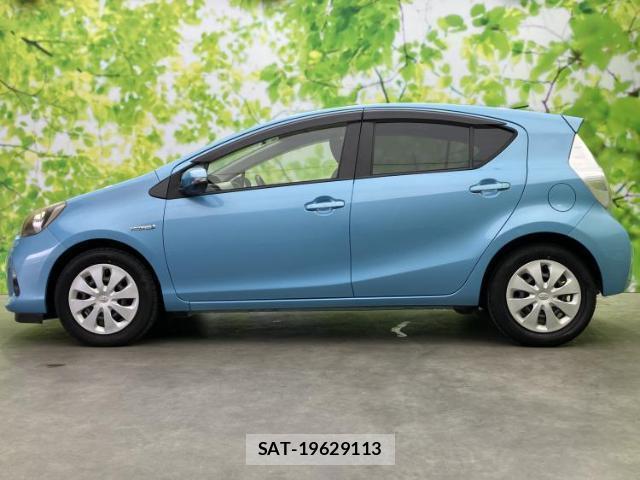 Toyota AQUA 2012-02 8651792-1