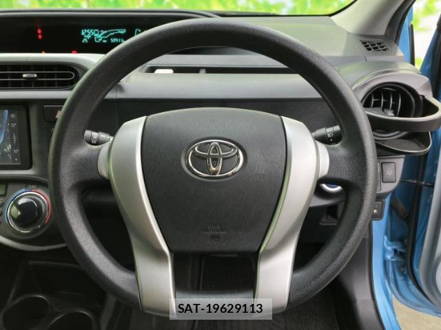 Toyota AQUA 2012-02 8651792-13