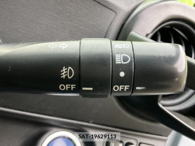 Toyota AQUA 2012-02 8651792-14