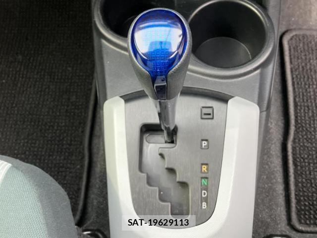 Toyota AQUA 2012-02 8651792-16