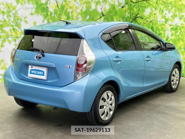 Toyota AQUA 2012-02 8651792-2