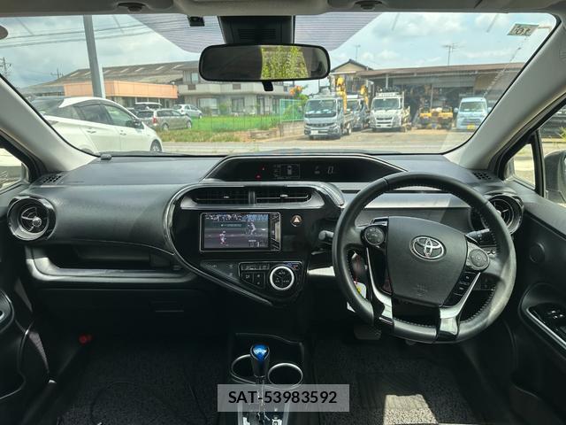 Toyota AQUA 2017-10 8651839-1