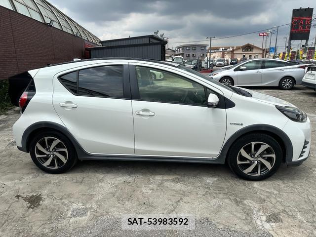 Toyota AQUA 2017-10 8651839-14
