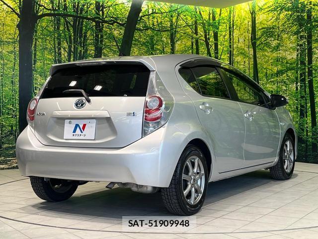 Toyota AQUA 2013-05 8652028-16