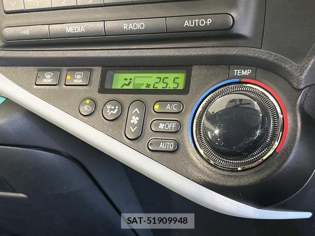 Toyota AQUA 2013-05 8652028-3