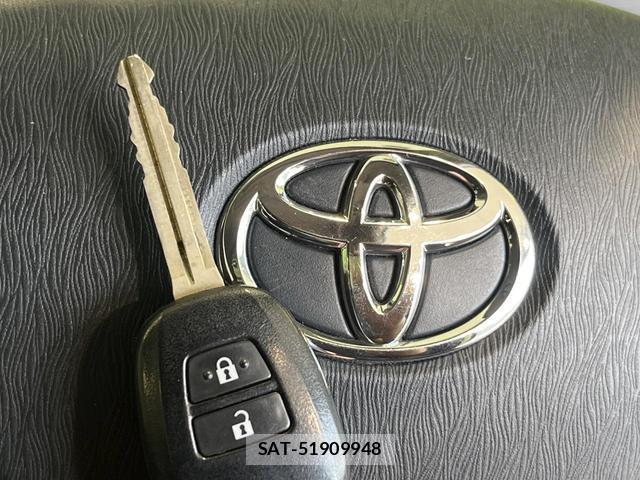 Toyota AQUA 2013-05 8652028-4