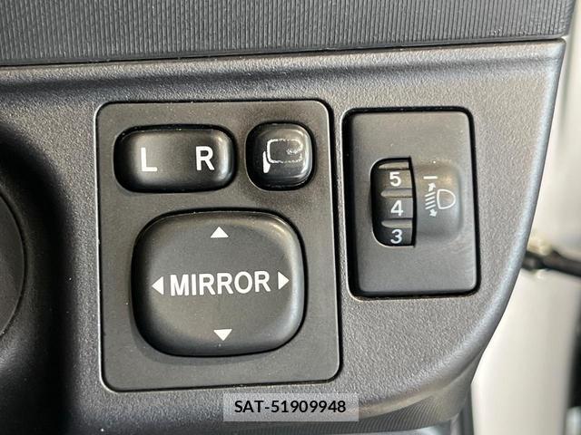 Toyota AQUA 2013-05 8652028-5