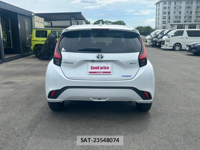 Toyota AQUA 2024-10 8652280-1