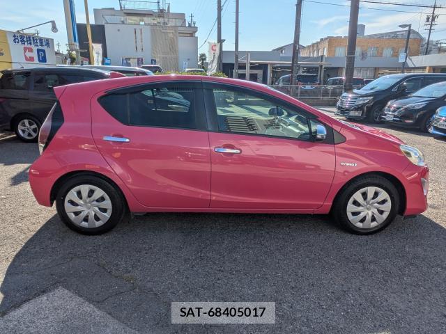 Toyota AQUA 2015-08 8652433-3