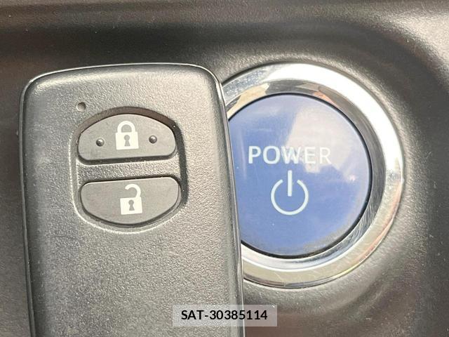 Toyota AQUA 2018-06 8652475-6