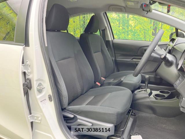Toyota AQUA 2018-06 8652475-7
