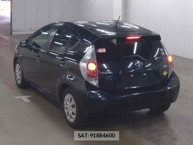 Toyota AQUA 2012-01 8652602-1