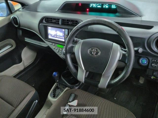 Toyota AQUA 2012-01 8652602-2