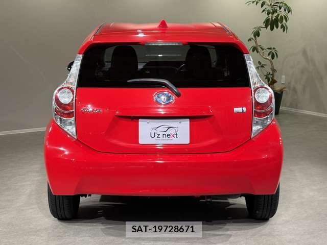 Toyota AQUA 2013-05 8653033-1