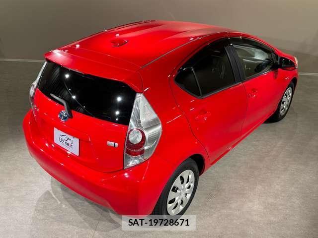 Toyota AQUA 2013-05 8653033-13