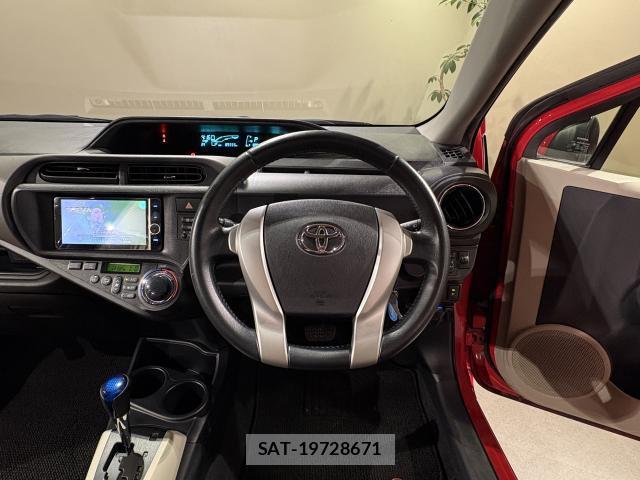 Toyota AQUA 2013-05 8653033-17