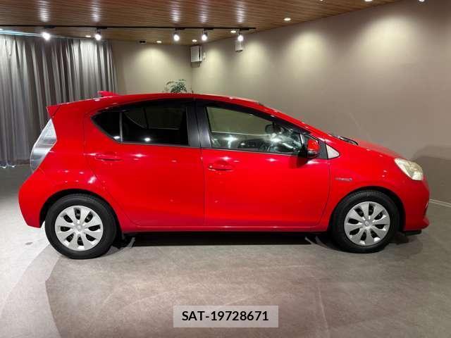Toyota AQUA 2013-05 8653033-3