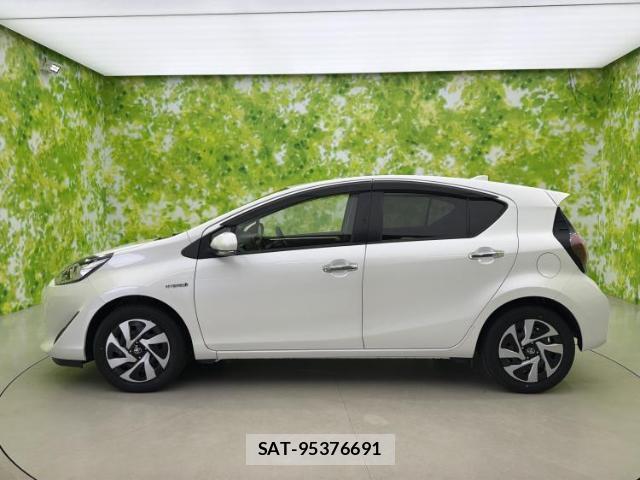 Toyota AQUA 2019-11 8653487-1