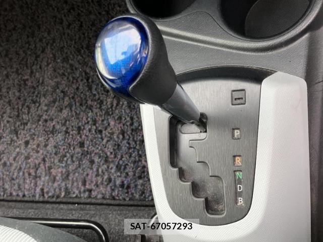 Toyota AQUA 2012-11 8653680-17