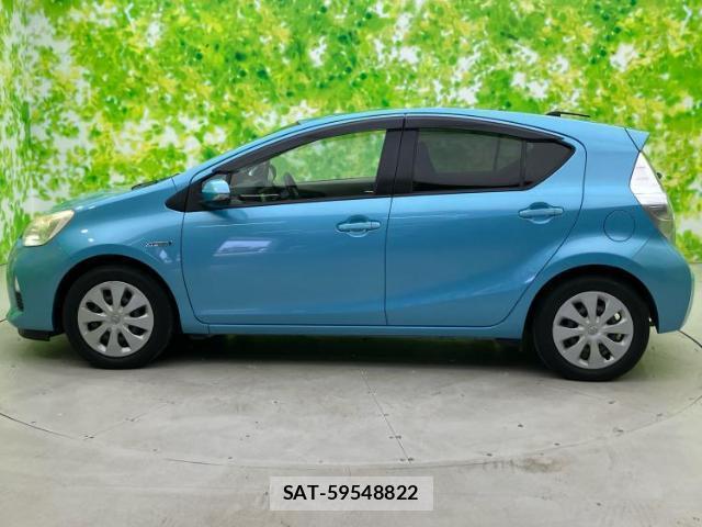 Toyota AQUA 2013-05 8653786-1