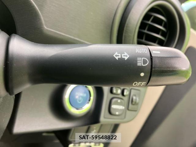Toyota AQUA 2013-05 8653786-15