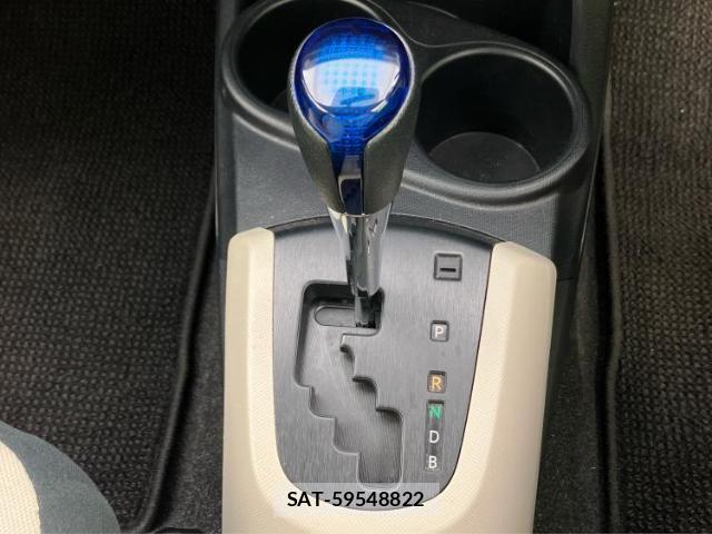 Toyota AQUA 2013-05 8653786-17
