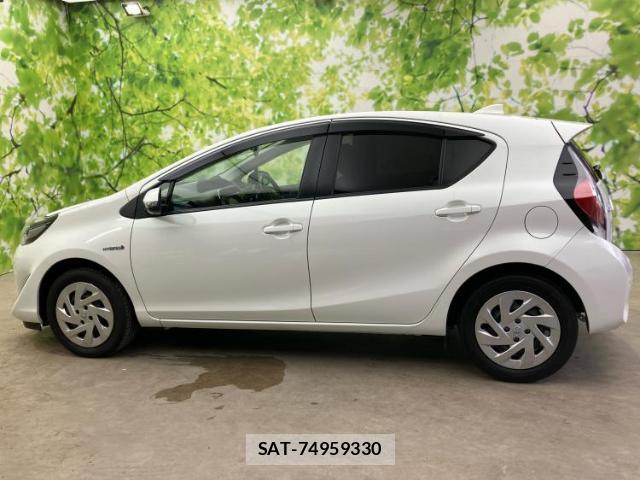 Toyota AQUA 2018-02 8653829-1