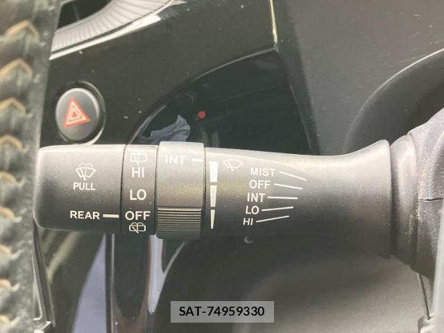 Toyota AQUA 2018-02 8653829-15