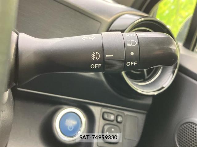 Toyota AQUA 2018-02 8653829-16