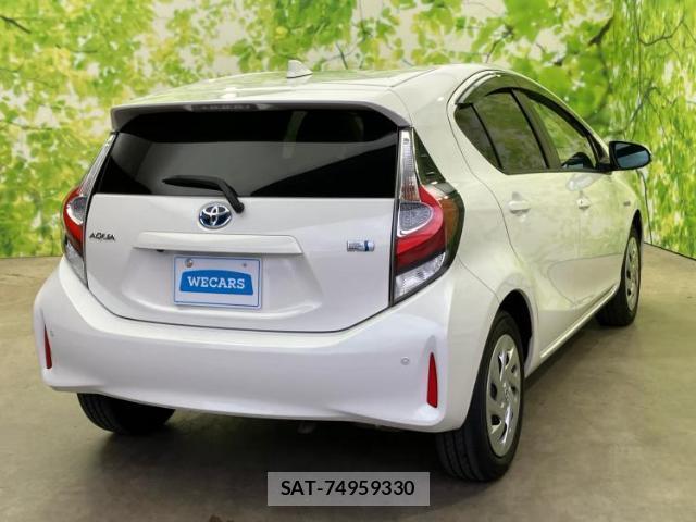 Toyota AQUA 2018-02 8653829-2