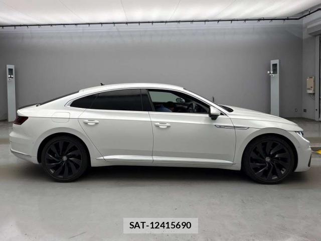 VolksWagen ARTEON 2018-07 8649005-3