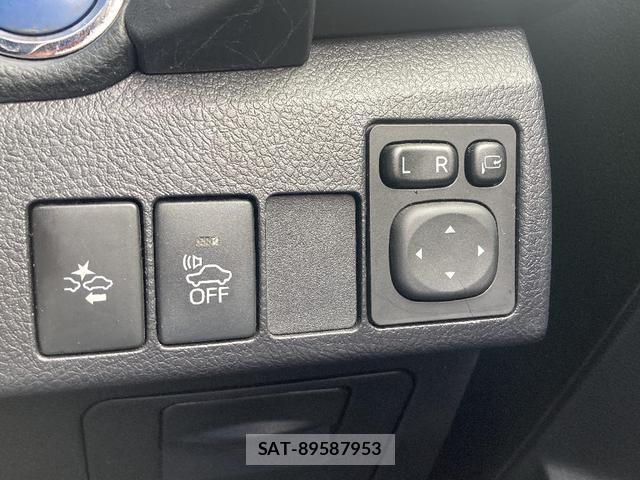 Toyota AURIS 2016-12 8651933-11