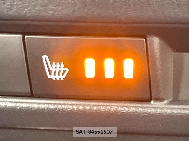 Mazda AXELA SPORT 2015-01 8648283-8