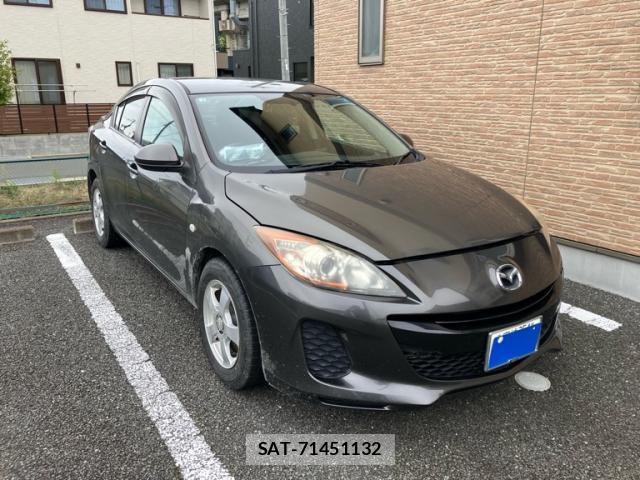Mazda AXELA 2013-02 8648387-1