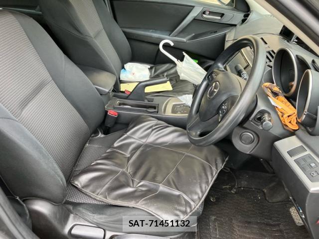 Mazda AXELA 2013-02 8648387-11
