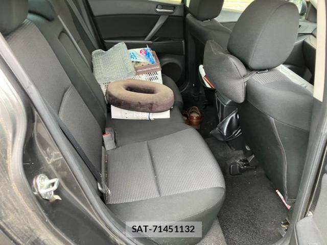 Mazda AXELA 2013-02 8648387-14
