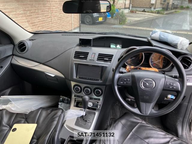 Mazda AXELA 2013-02 8648387-15